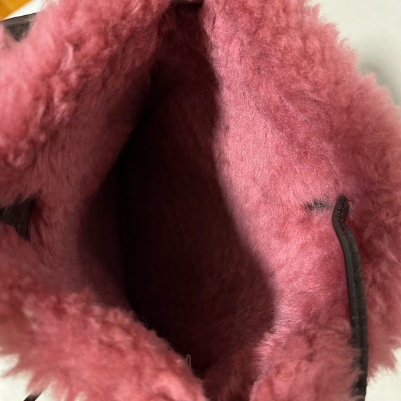 Ugg Australia cross body leather/ sheepskin bag - Picture 3 of 5